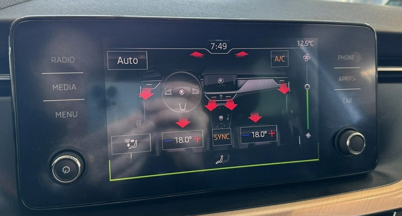 Skoda Scala cena 56900 przebieg: 148343, rok produkcji 2019 z Pabianice małe 154